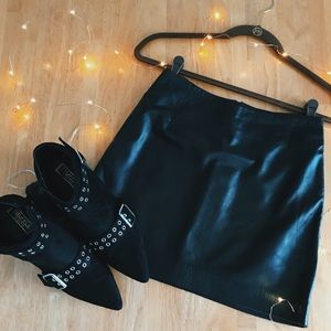 Vintage Ralph Lauren leather mini skirt!